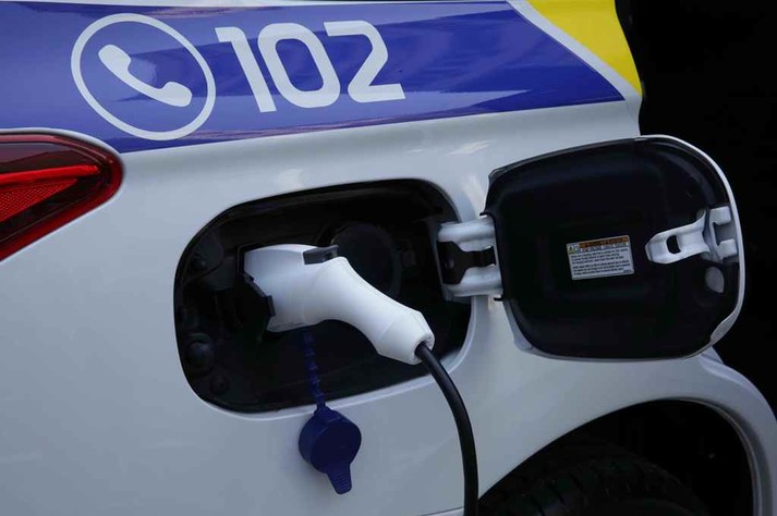 Презентація поліцейського MitsubishiOutlander PHEV