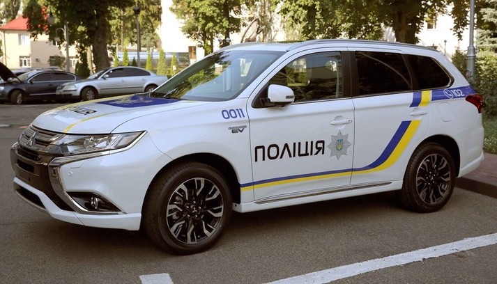 Презентація поліцейського MitsubishiOutlander PHEV