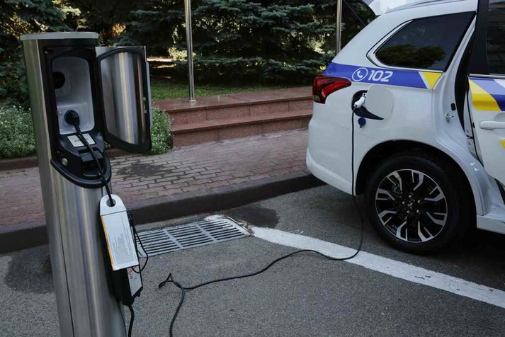 Презентація поліцейського MitsubishiOutlander PHEV