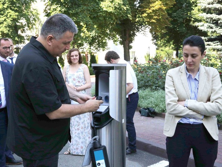 Презентація поліцейського MitsubishiOutlander PHEV