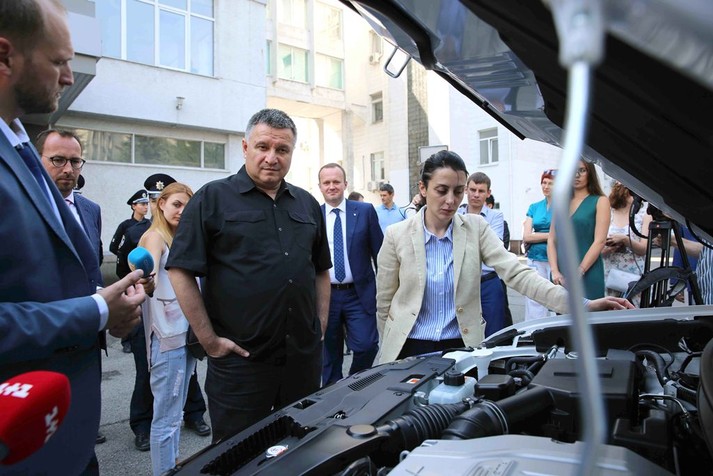 Презентація поліцейського MitsubishiOutlander PHEV