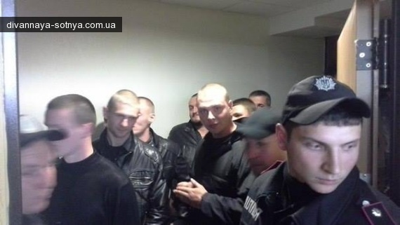 майор Добровольский со своими мусорами-титушками майор Добровольский со своими мусорами-титушками dqxikeidqxidqeant