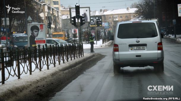 Під час проїзду кортежу Гройсмана на дорогах вимкнені світлофори