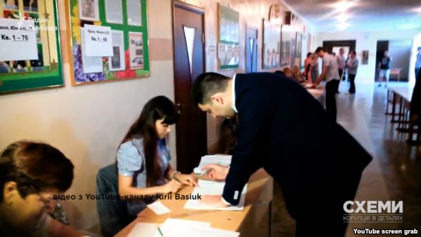 Володимир Гройсман на виборчій дільниці у Вінниці