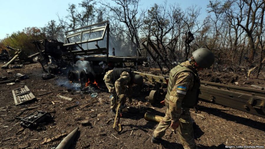 Наслідки російських артобстрілів по позиціях ЗСУ, діто 2014. Фото: Сергій Лойко