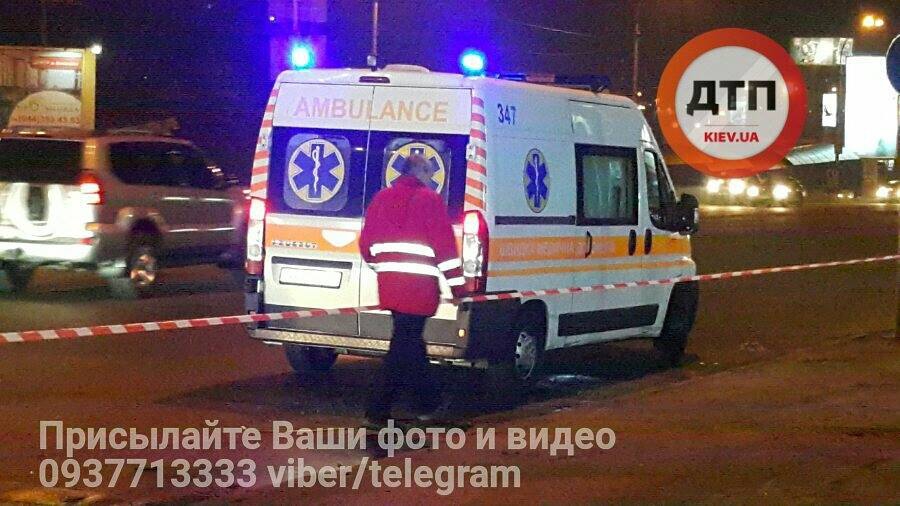 Смертельное ДТП в Киеве - Тойота врезалась в столб, есть погибшие - 28802 Смертельное ДТП в Киеве - Тойота врезалась в столб, есть погибшие - фото 28802 dqxikeidqxidqeant