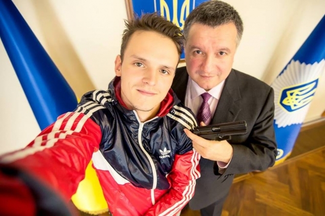 Зброя Авакова. Кому міністр роздав сотні пістолетів і гвинтівки - 29957 Зброя Авакова. Кому міністр роздав сотні пістолетів і гвинтівки - фото 29957 dqxikeidqxidqeant