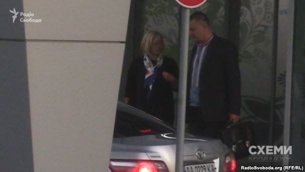 Уповноважена президента з мирного врегулювання ситуації в Донецькій та Луганській областях Ірина Геращенко у VIP-терміналі аеропорту «Київ» 26 серпня 2016 року