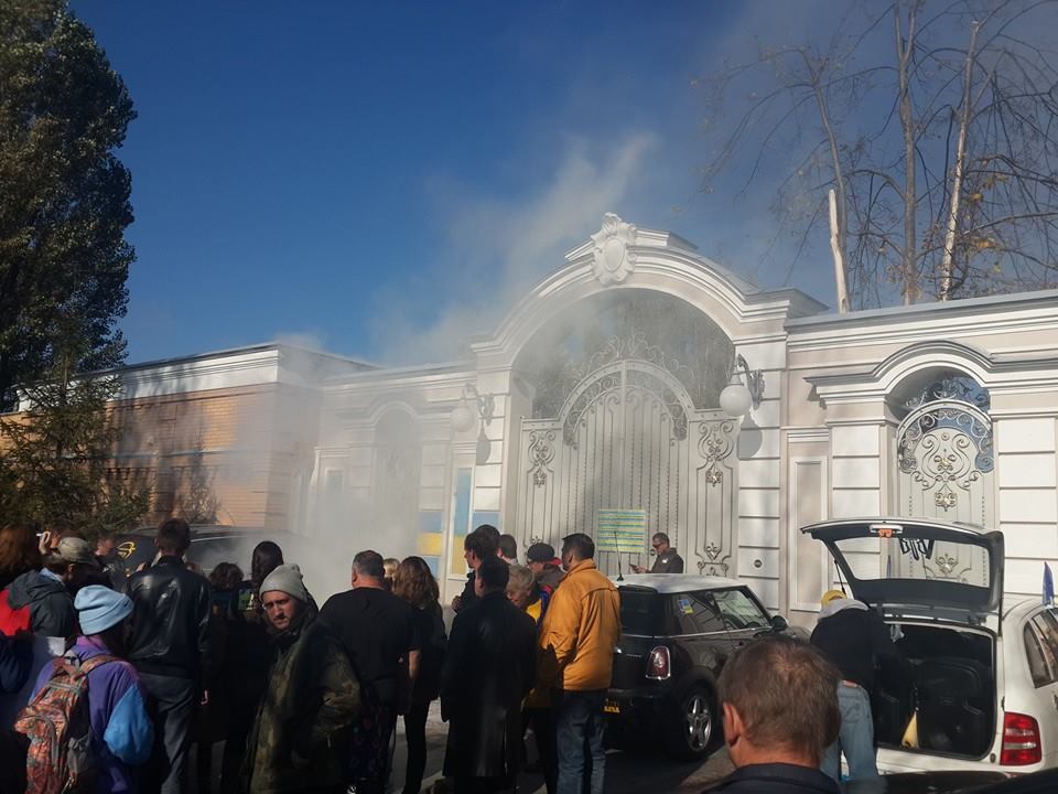 Автомайдан приехал "в гости" к Порошенко: опубликованы фото - фото 1