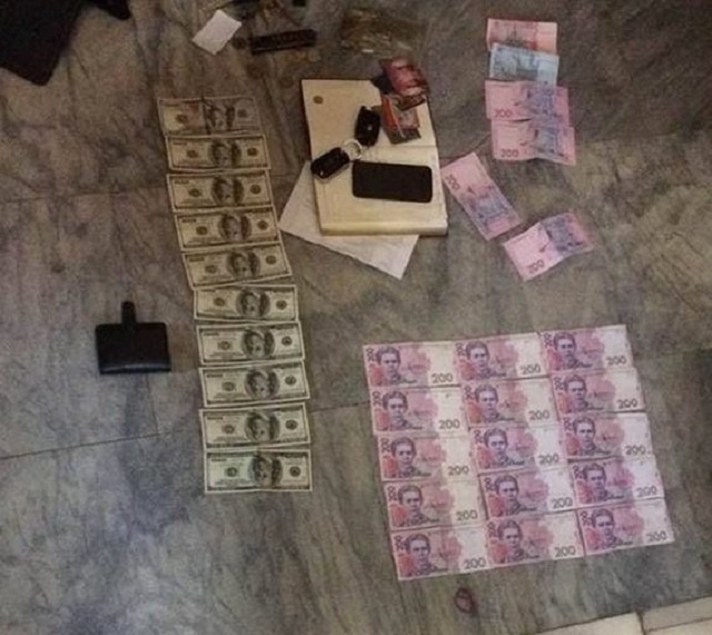 Старших офицеров киберполиции разоблачили в вымогании взятки в $ 1000 - 33022 Старших офицеров киберполиции разоблачили в вымогании взятки в $ 1000 - фото 33022