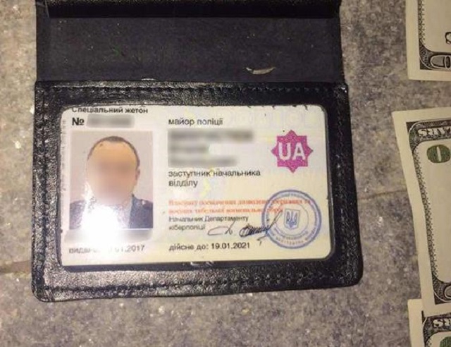 Старших офицеров киберполиции разоблачили в вымогании взятки в $ 1000 - 33021 Старших офицеров киберполиции разоблачили в вымогании взятки в $ 1000 - фото 33021