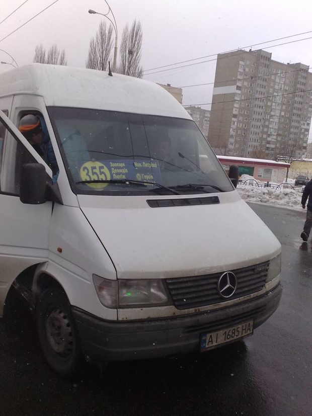 В Києві водій маршрутки видер у матері загиблого бійця АТО гроші за проїзд. Фото: Фейсбук. dqxikeidqxidqeant