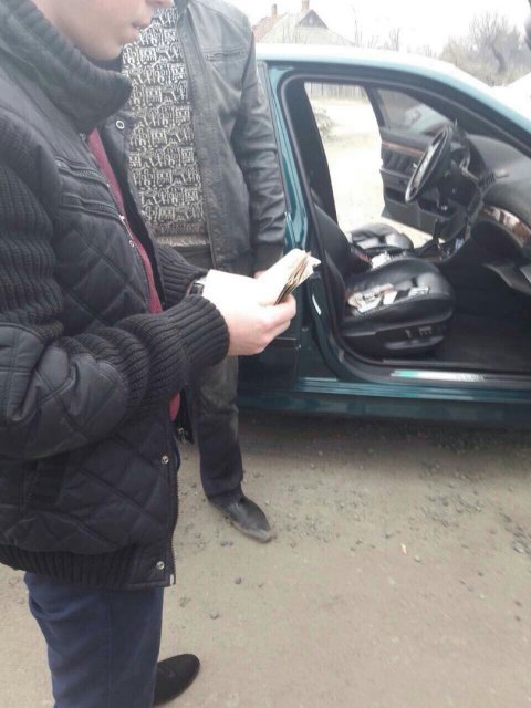 Полицейский в Донецкой области погорел на взятке в 27 000 гривен - 39749 Полицейский в Донецкой области погорел на взятке в 27 000 гривен - фото 39749