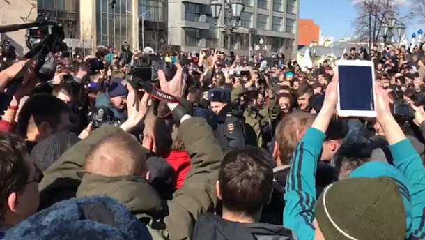 Полиция задерживает активистов в Москве dqxikeidqxidqrant