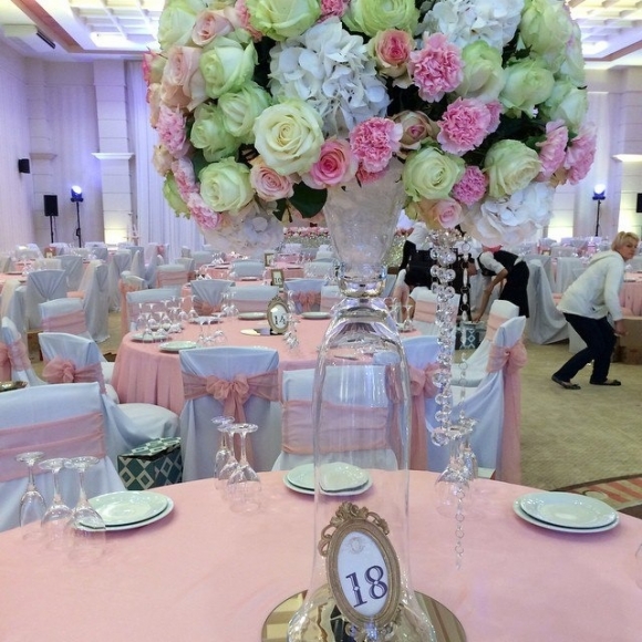 Vip-свадьба дочери львовского таможенника: миллионы роз и столы в камнях Сваровски - фото 10