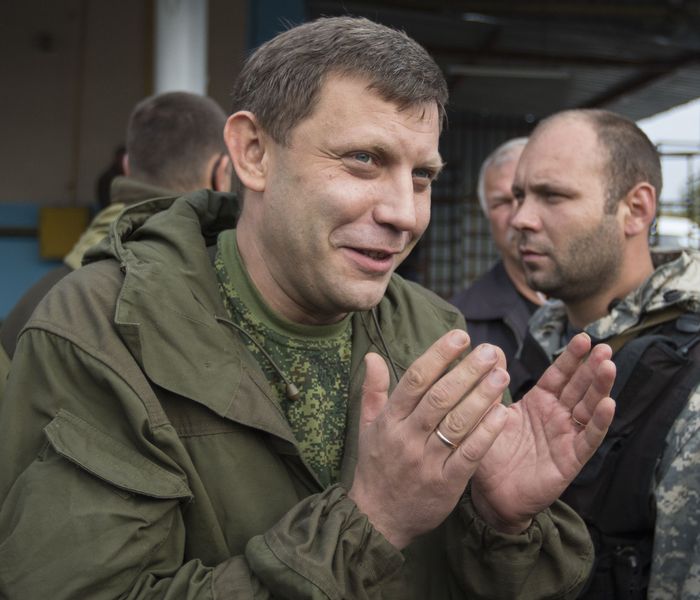 Prime Minister of the self-proclaimed Donetsk Peoples Republic Alexander Zakharchenko (L) gestures during his election campaign tour to the southern coastal town of Novoazovsk, October 18, 2014. REUTERS/Shamil Zhumatov (UKRAINE - Tags: POLITICS CIVIL UNREST CONFLICT)