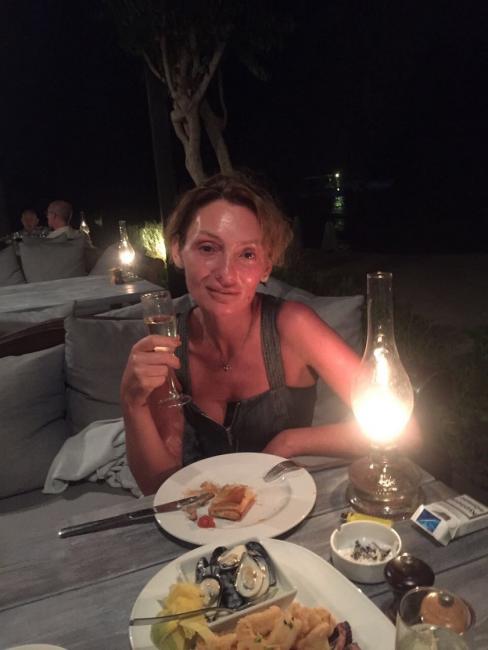 Откровенные фото Екатерины Рожковой с выездной проверки филиала Приватбанка на Кипре. dqxikeidqxidqrant