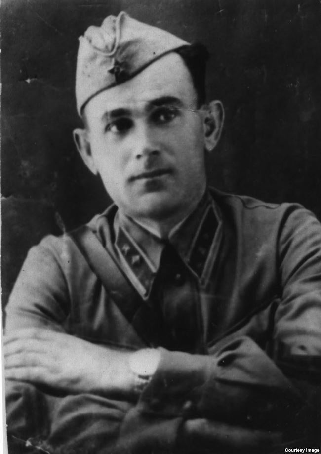 Иззет Перия, дядя Зеры, примерно 1941 год