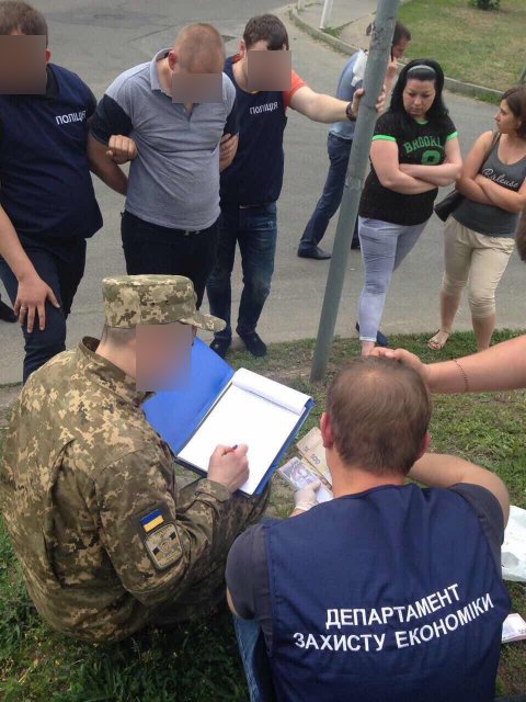 Топ-чиновник из Госгеокадастра попался на крупной взятке - 48932 Топ-чиновник из Госгеокадастра попался на крупной взятке - фото 48932 dqxikeidqxidqeant