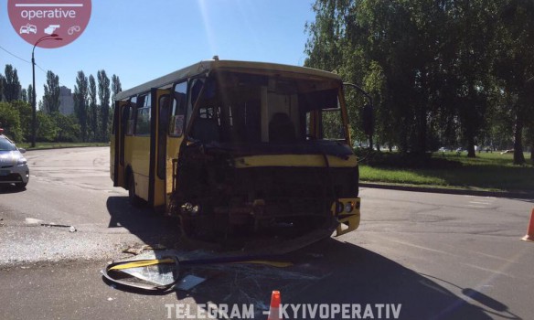 На Борщаговке столкнулись маршрутка и автобус, 31.05.17 dqxikeidqxidqrant