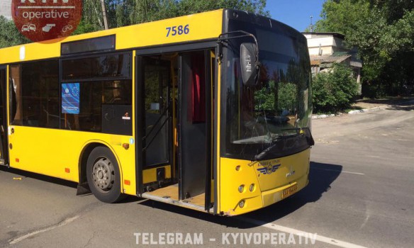 На Борщаговке столкнулись маршрутка и автобус, 31.05.17