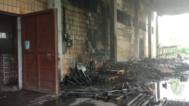 В Киеве на ВДНХ произошел масштабный пожар - 51016 В Киеве на ВДНХ произошел масштабный пожар - фото 51016 dqxikeidqxidqrant