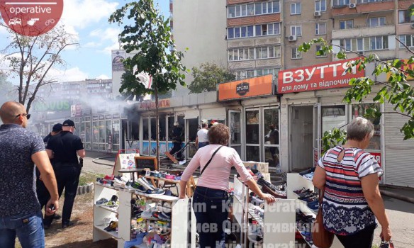 В Киеве загорелись киоски в Дарницком районе dqxikeidqxidqeant
