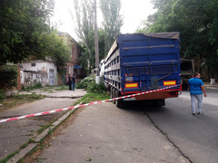 В Николаеве водитель фуры умер во время движения – грузовик остановило дерево - Copyright https://news.pn