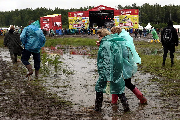 Фестиваль "НАШЕствие" утонул в грязи dqxikeidqxidqeant