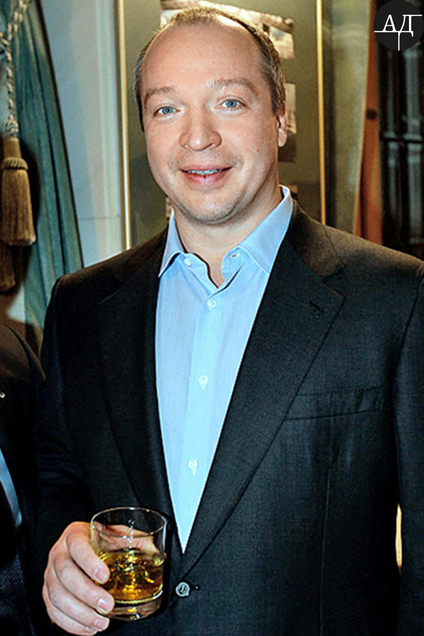 с высокой долей вероятности предположим: украинский народный депутат в августе 2016 побывал на мега-яхте депутата российского, причем самого богатого в Госдуме, - Андрея Скоча.