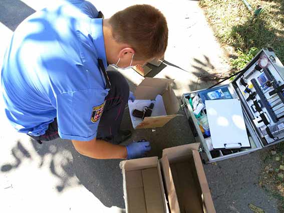 Трое в масках со стрельбой ограбили ювелирный магазин в Виннице: ранен охранник 06