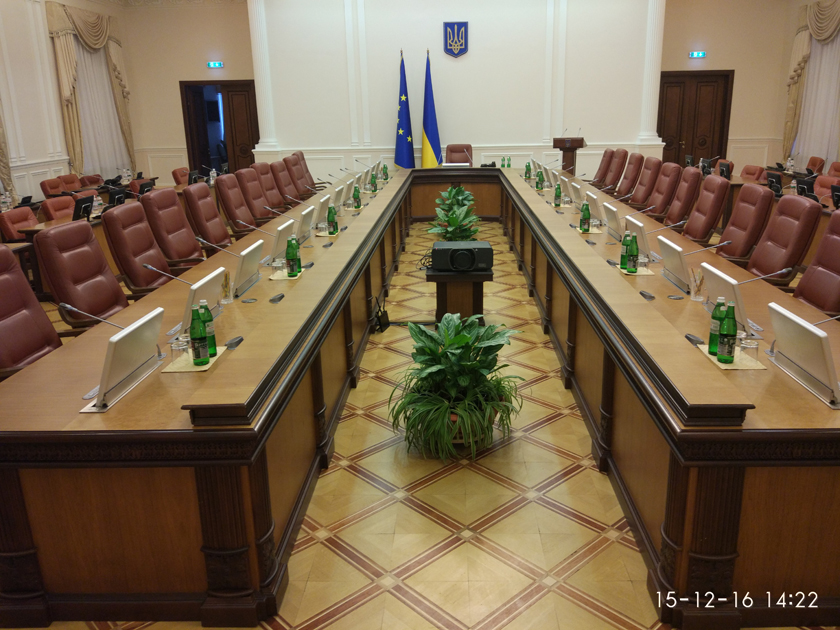 Кроме того, фирма модернизировала комплекс медийного сопровождения в зале заседаний Кабмина – 9 000 000 гривен.