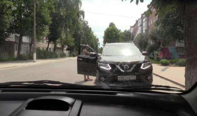 Дочь украинского чиновника ездит на джипе с московскими номерами Дочь украинского чиновника ездит на джипе с московскими номерами