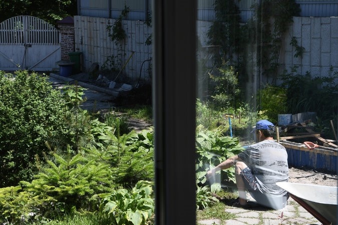 Північнокорейський будівельник у Владівостоку, один із майже 50 тисяч «рабів», які працюють у Росії. Фото: The New York Times