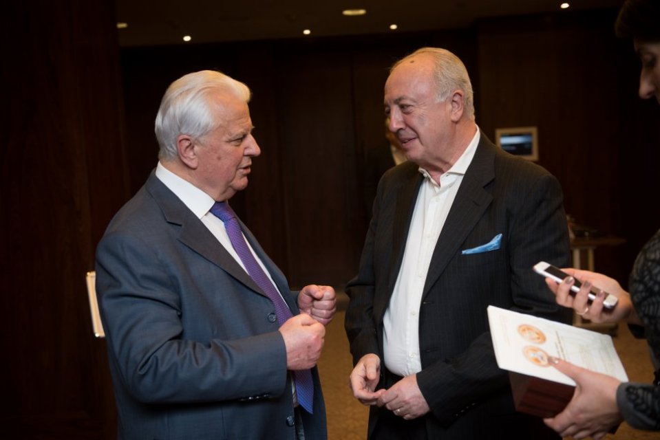    :  1+1,  Hilton   ѳ ѳ -  65444