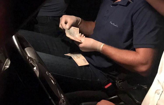 В Ужгороді затримали полісмена, який вимагав і отримав 11 тисяч хабара (ФОТО) dqxikeidqxidqrant