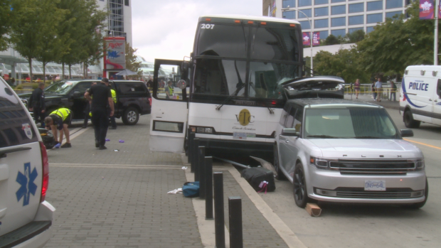 Автобус, Канада. Ванкувер, наїзд, натовп dqxikeidqxidqrant