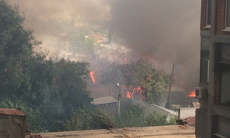 В Ростове полыхает целый жилой квартал, слышны взрывы - 68380 В Ростове полыхает целый жилой квартал, слышны взрывы - фото 68380 dqxikeidqxidqeant