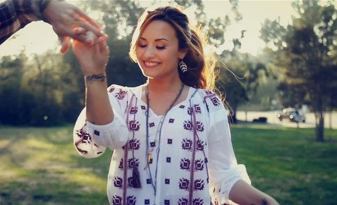 День Независимости: голливудские красавицы в украинских вышиванках - 68905 День Независимости: голливудские красавицы в украинских вышиванках - фото 68905