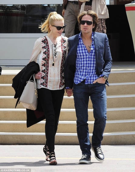 День Независимости: голливудские красавицы в украинских вышиванках - 68903 День Независимости: голливудские красавицы в украинских вышиванках - фото 68903