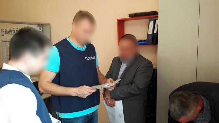 пов’язали на хабарі вінницьких чиновників фото dqxikeidqxidqeant