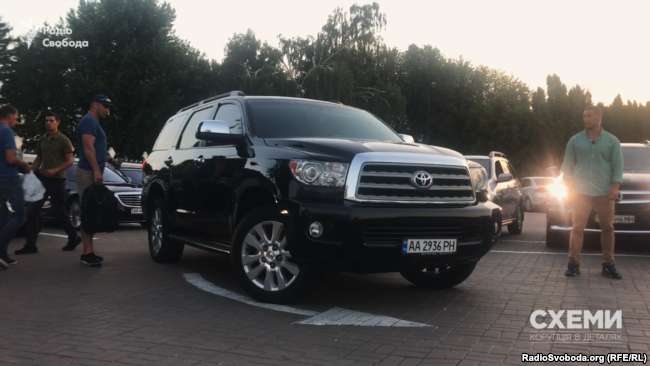 Мер Києва Віталій Кличко вийшов з віп-терміналу аеропорту «Бориспіль»