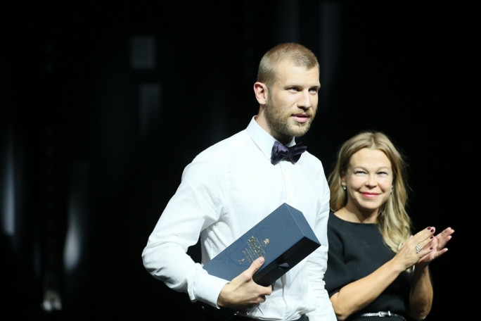 Иван Дорн опозорился на вручении премий в России - фото 74287 dqxikeidqxidqrant