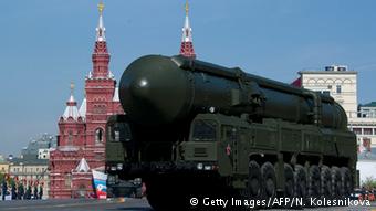 Россия - мировой лидер по количеству ядерных боеголовок МБР на репетиции парада в Москве, май 2012