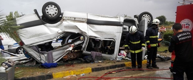 manavgatta-tur-midibusu-devrildi-3-olu-10-yarali5zmffmghmeemovqj32irlg dqxikeidqxidqrant