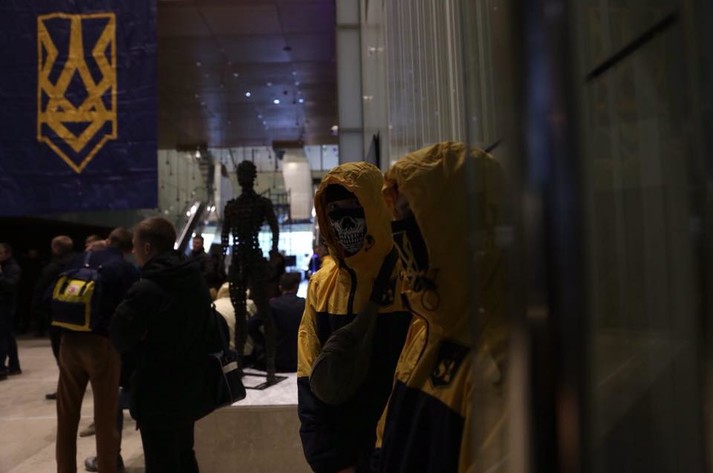 Націоналісти «взяли під свій контроль» вертолітний майданчик Януковича dqxikeidqxidqeant