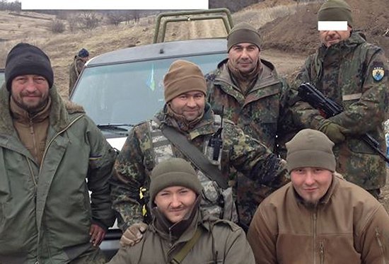 Дзиндзя(в центре) с побратимами