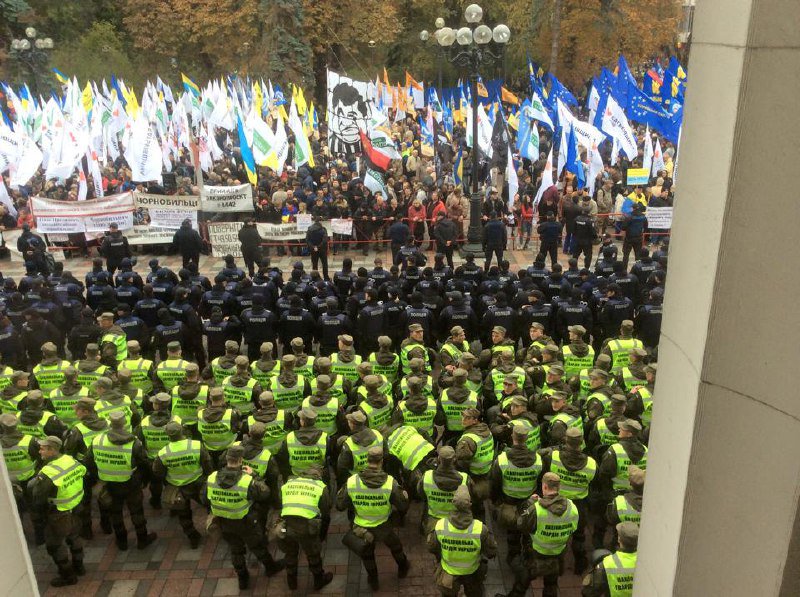 Митинг под Радой-копы и нацгвардия