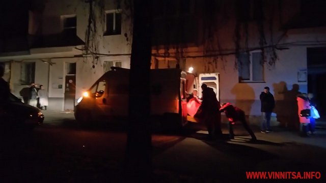 Винница.info: У центрі Вінниці горить двоповерховий будинок. Вогонь руйнує дім на очах. Фото і відео dqxikeidqxidqeant