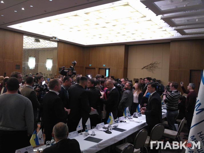 Невідомі зірвали скандальний «Форум нацменшин України»